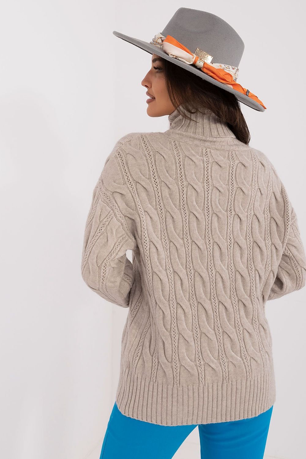 Knitted Coltrui