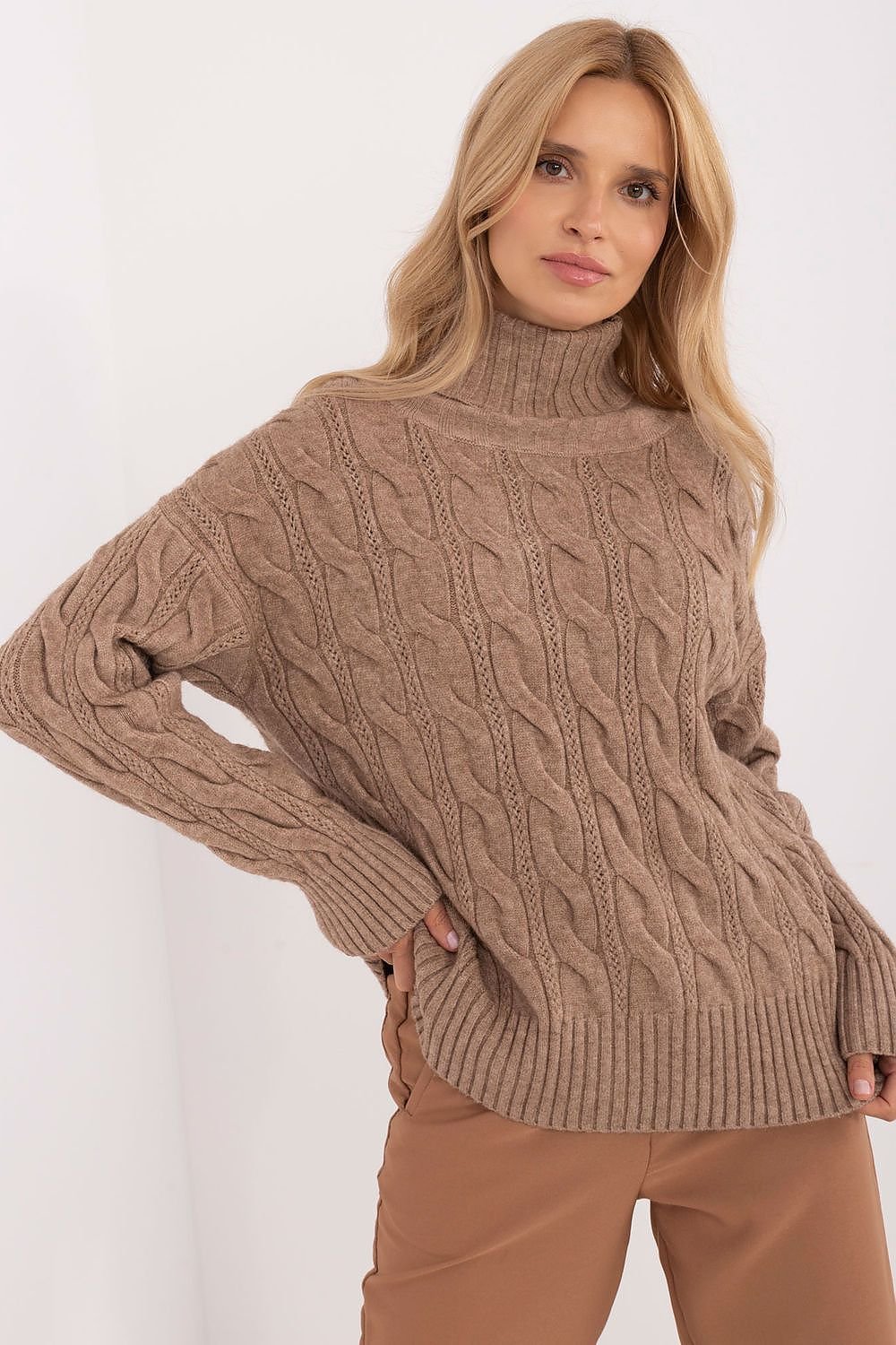 Knitted Coltrui