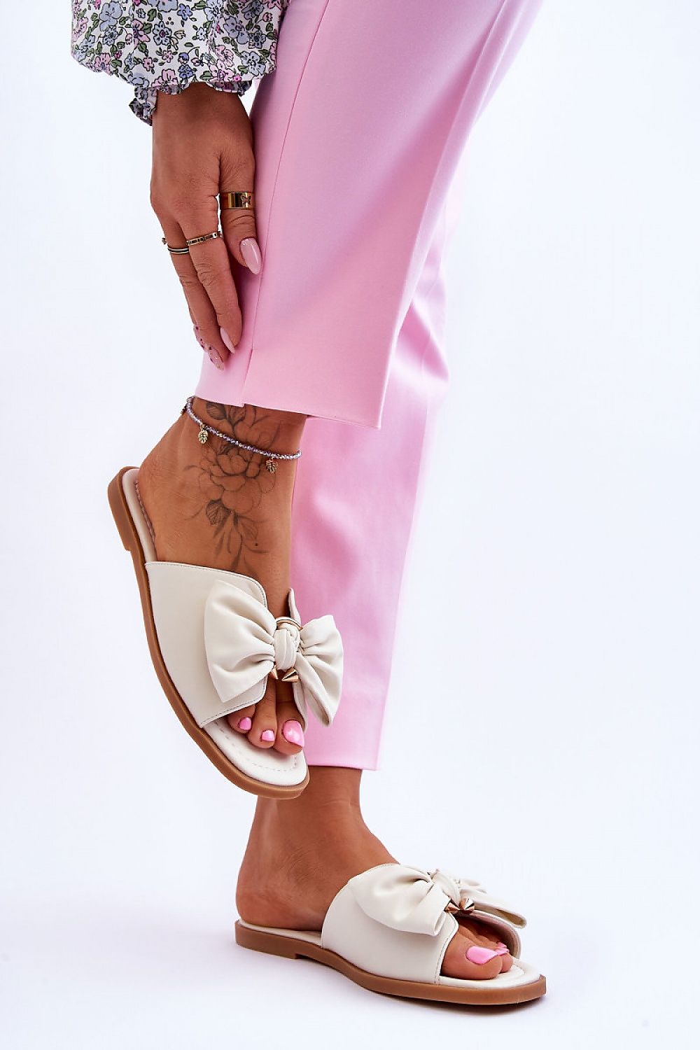 slippers model 178341 Step in style