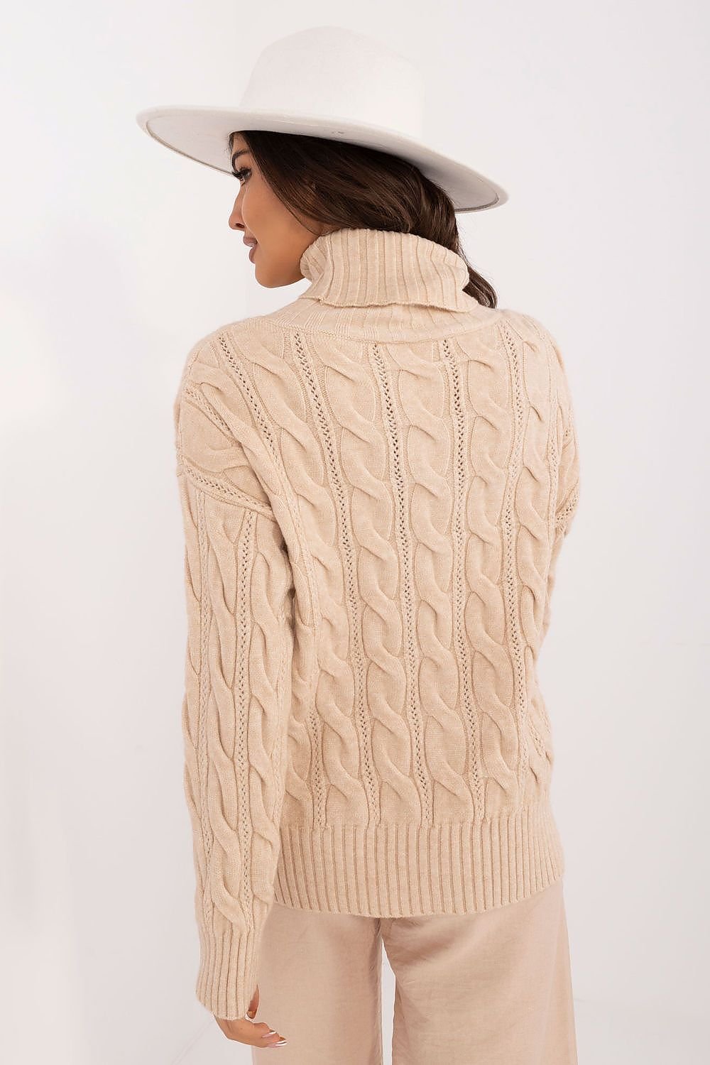 Knitted Coltrui