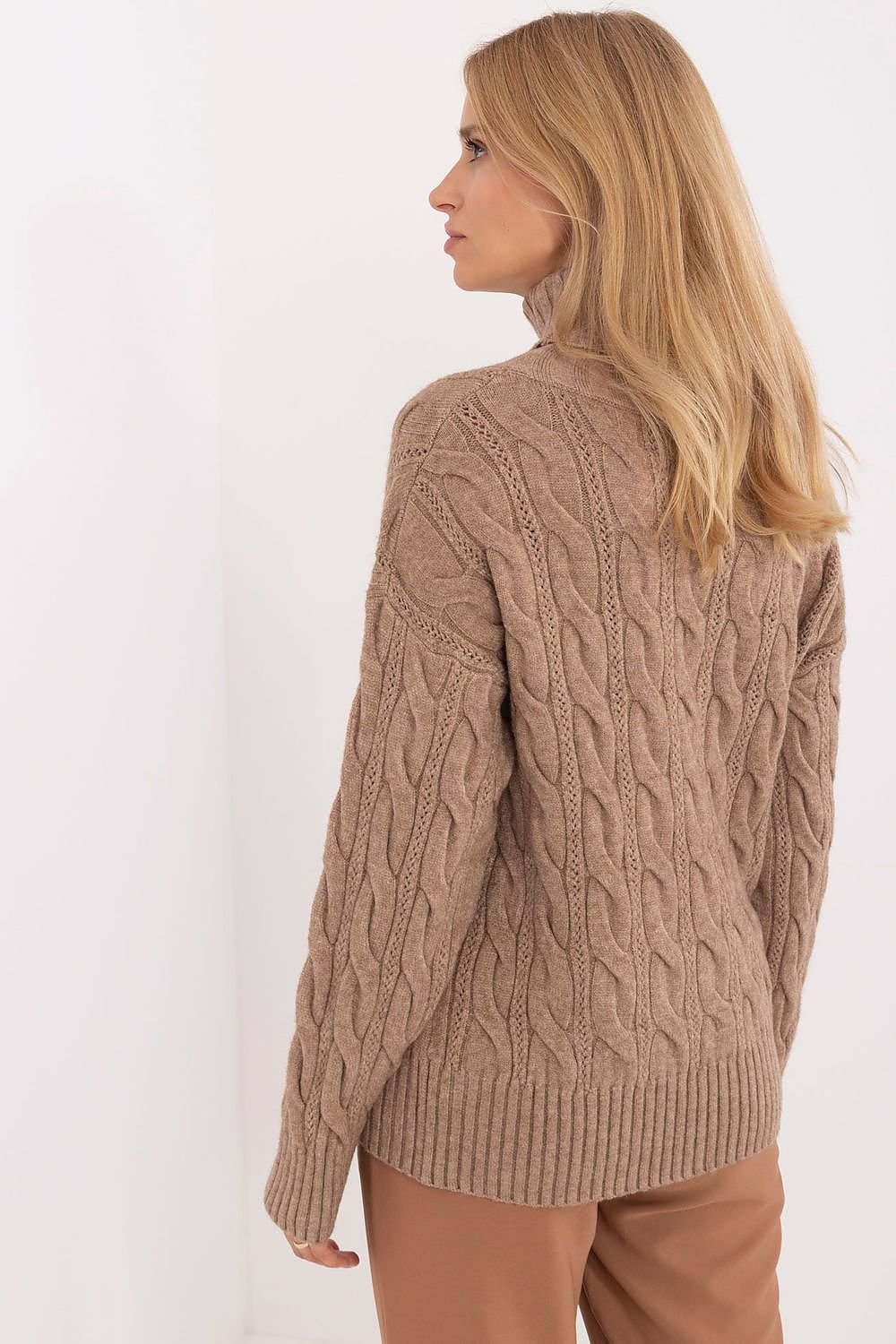 Knitted Coltrui